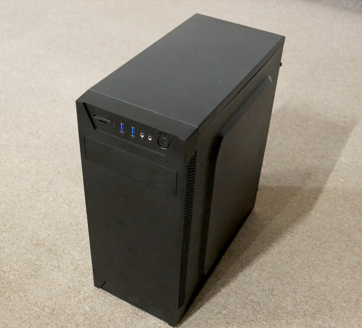 Photo of the outside of the Dasharo FidelisGuard Z690