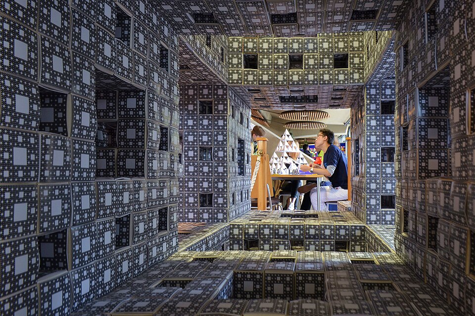 Cmglee Cambridge Science Festival 2015 Menger sponge
